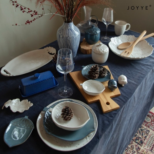 The Christmas Blue and White Debossed Tableware by Joyye