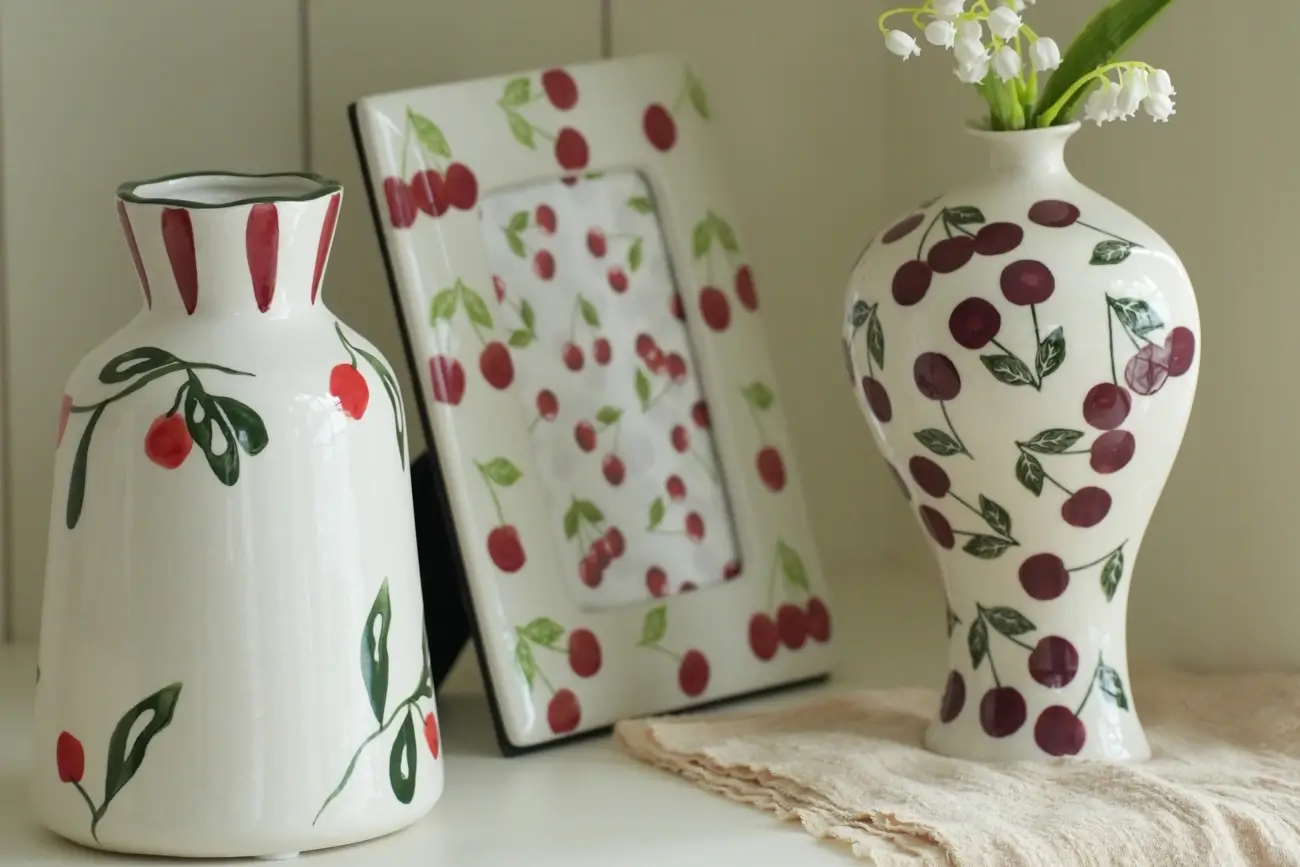 How to Use Ceramic Vases to Decorate Brazilian Homes