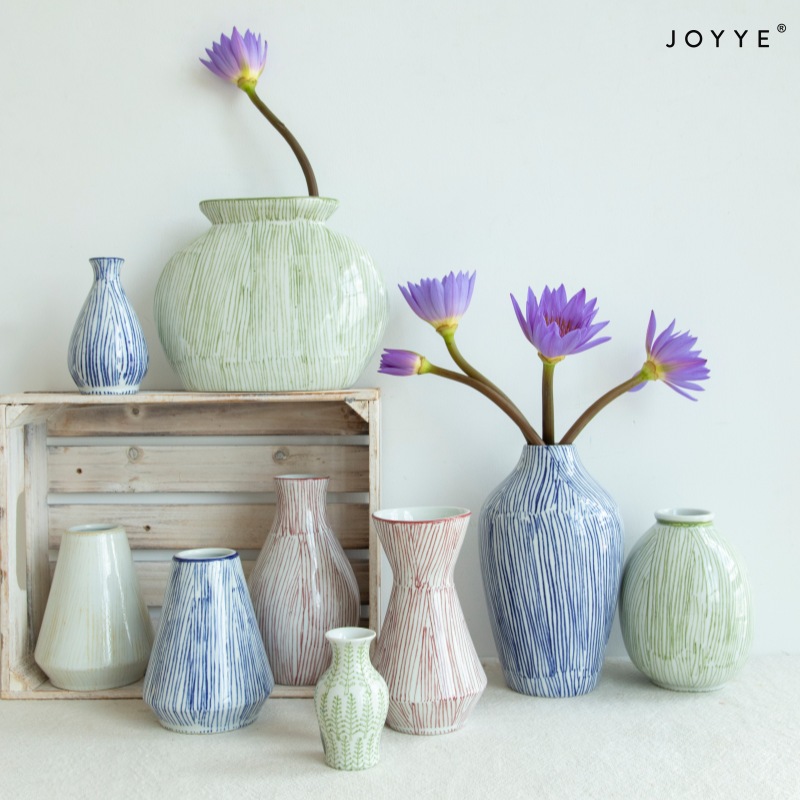 Natural Light Tone Stripes Vase